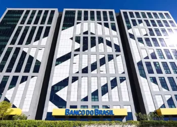 Prédio moderno do Banco do Brasil com fachada de vidro e design contemporâneo.