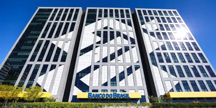Prédio moderno do Banco do Brasil com fachada de vidro e design contemporâneo.