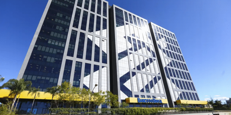Fachada da agência do Banco do Brasil, representando os concursos de 2026 para as instituições bancárias.