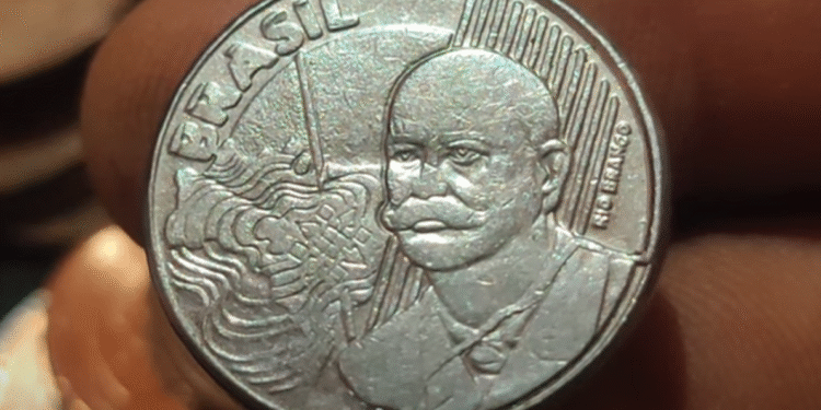 Moeda de 50 centavos de 2002 com erro de cunhagem visível no anverso