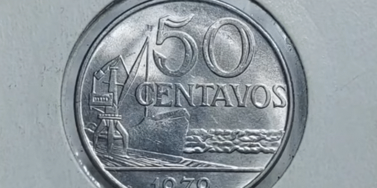 Moeda de 50 centavos de 1979 com possível erro de reverso invertido.