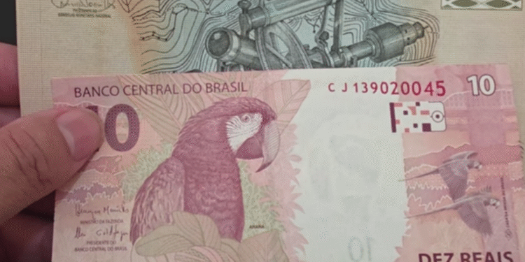 Cédulas antigas do Brasil, incluindo nota de 10 reais da segunda família e 1000 cruzeiros