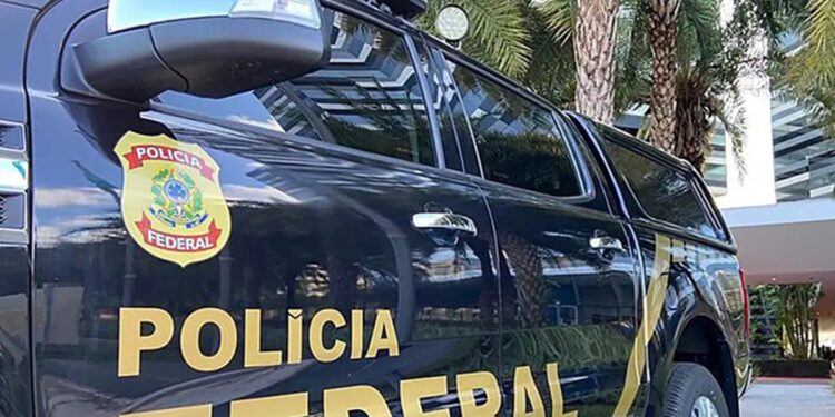 Veículo da Polícia Federal, representando a segurança e a logística dos concursos públicos da PF.