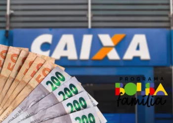 Banco CAIXA finalizando o pagamento do Bolsa Família de julho, com valores variando de R$ 600 a R$ 900.