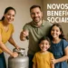 Família feliz ao receber novos benefícios sociais do governo