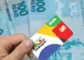 Cartão do Bolsa Família em destaque, com cédulas de dinheiro ao fundo, representando as datas de pagamento do benefício em agosto de 2026.