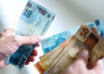 Pagamento EXTRA de R$ 108,00 em agosto; datas e beneficiários.