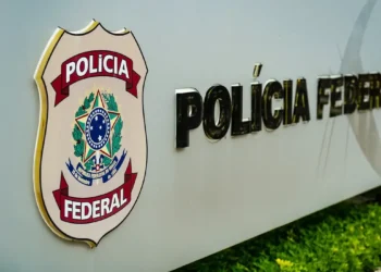 Logotipo da Polícia Federal, símbolo de autoridade e segurança.