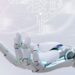 Mão robótica com cérebro digital representando inteligência artificial auxiliando estudos para concursos