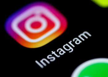 Ícone do aplicativo Instagram em tela de smartphone