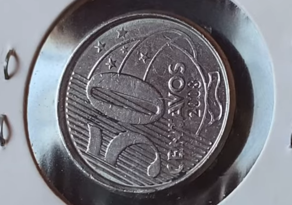 Moeda de 50 centavos de 2008 com reverso horizontal para a esquerda, considerada rara