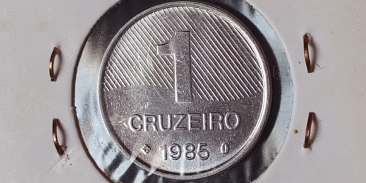 Moeda de 1 cruzeiro de 1985 com possíveis erros de cunhagem
