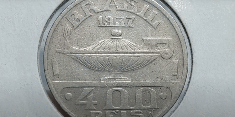 Anverso da moeda de 400 réis de 1937, destacando o valor e o ano de fabricação.