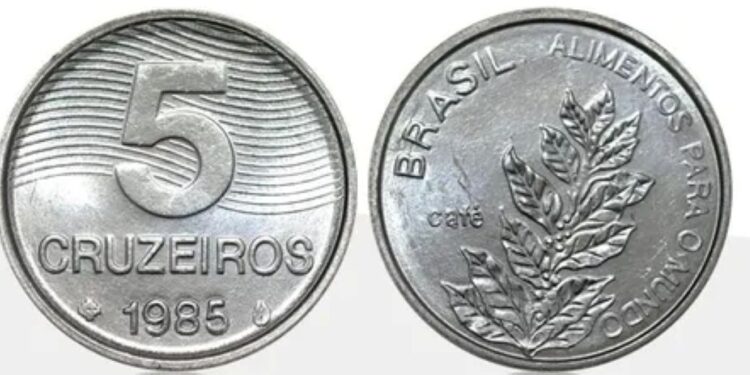 A imagem do anverso e reverso de uma moeda de 5 Cruzeiros de 1985 em excelente estado de conservação.