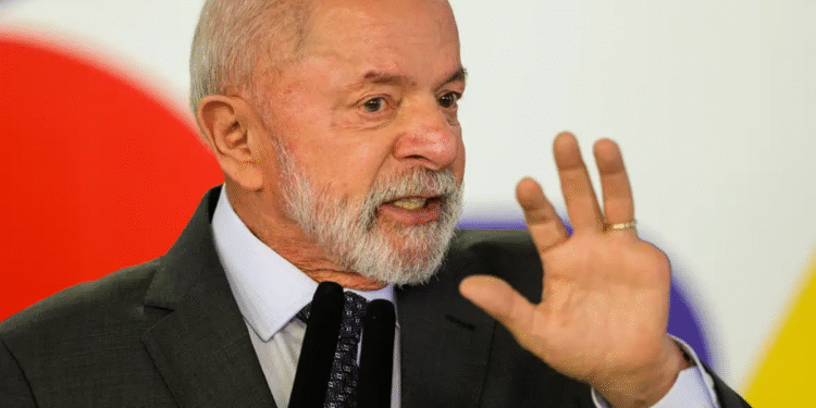 Lula fazendo pronunciamento sobre a isenção do Imposto de Renda.