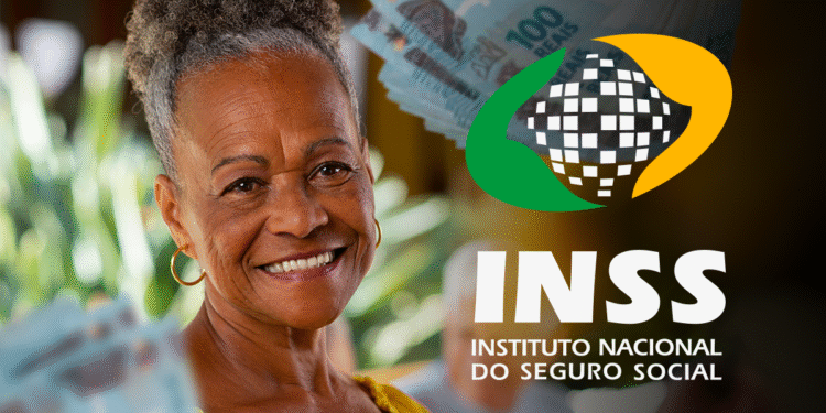 Mulher sorridente segurando notas de 100 reais, representando os benefícios do INSS.
