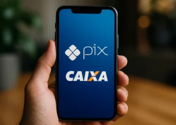 Imagem do celular com os logos do Pix e da Caixa Econômica Federal, ilustrando o recebimento de R$ 2.800 via PIX no dia 25/08.