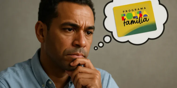 Homem pensativo com o cartão do programa Bolsa Família em mente.