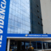 Fachada da sede do INSS Previdência Social com letreiro azul em destaque.