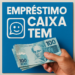 Cartaz de empréstimo Caixa Tem com uma mão segurando notas de dinheiro