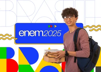 Estudante com mochila e livros se preparando para o Enem 2025