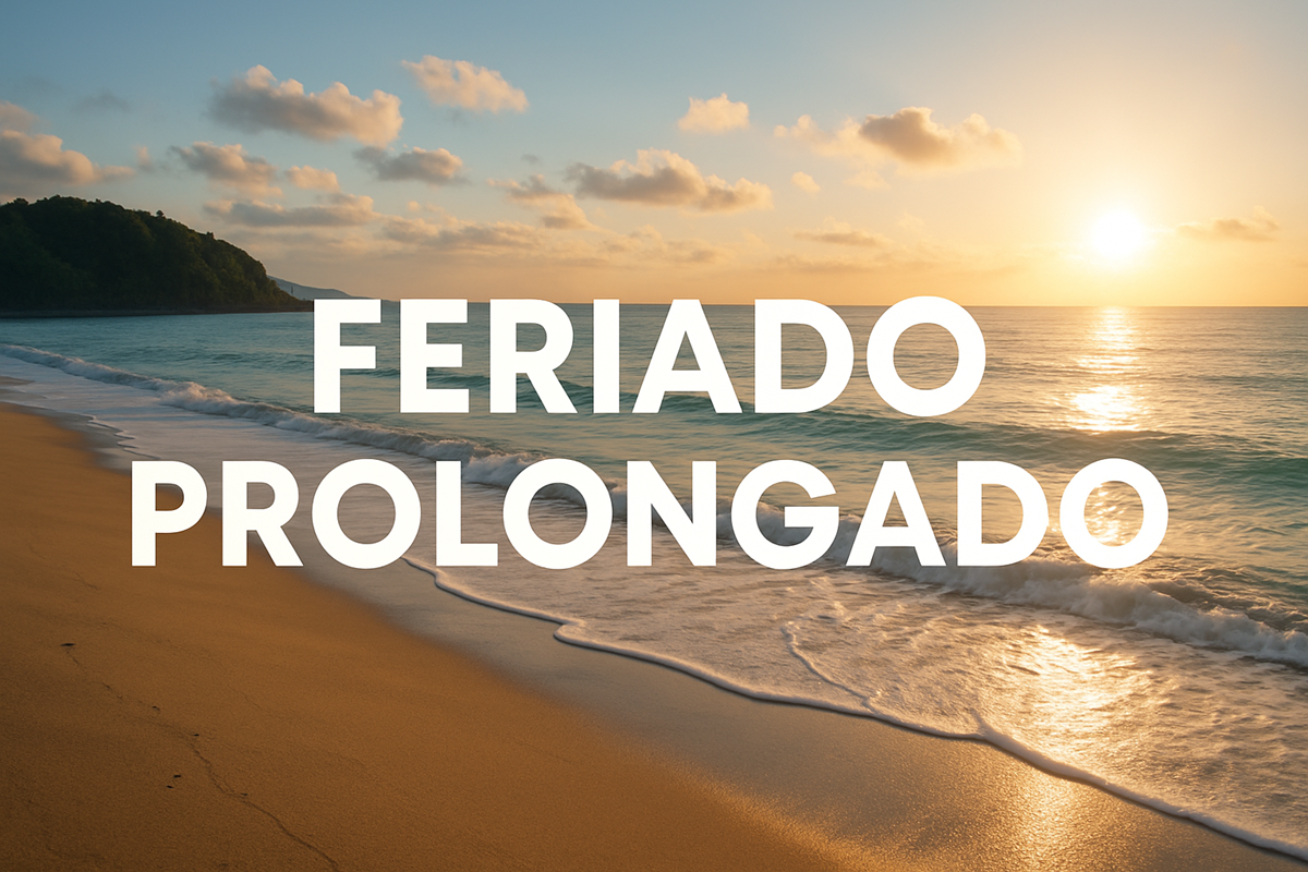Feriado prolongado na praia ao pôr do sol Praia ao entardecer com ondas e sol, texto: feriado prolongado