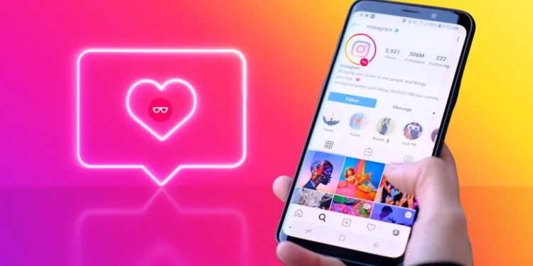 Tela do Instagram mostrando o perfil de uma conta com destaque para o ícone de coração e a interação de curtidas.