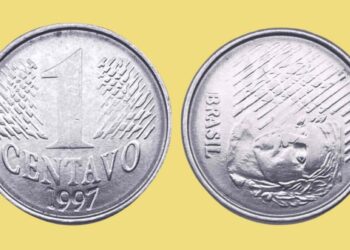 Duas moedas de 1 centavo de 1997, lado a lado, mostrando o anverso e o reverso. A moeda do lado direito tem o anverso invertido.