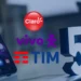 Logos das operadoras Claro, Vivo e TIM com destaque para o 5G