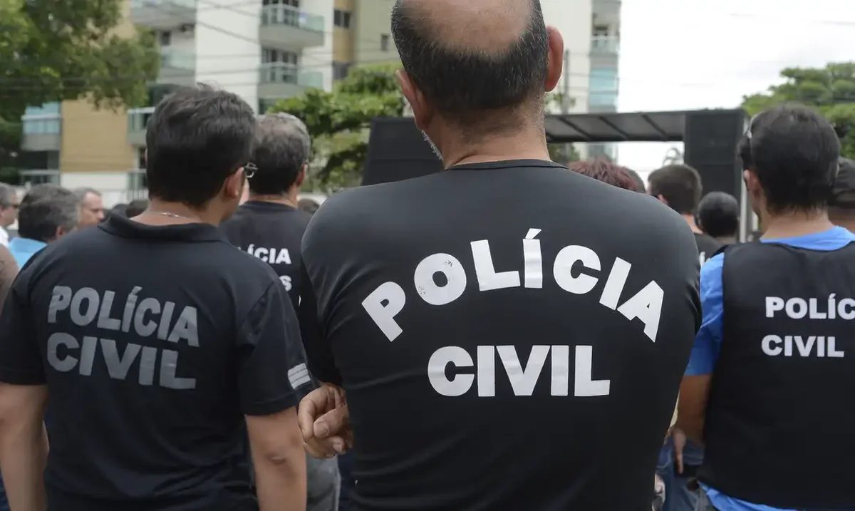 Polícia Civil Policiais civis reunidos em ação no Brasil.