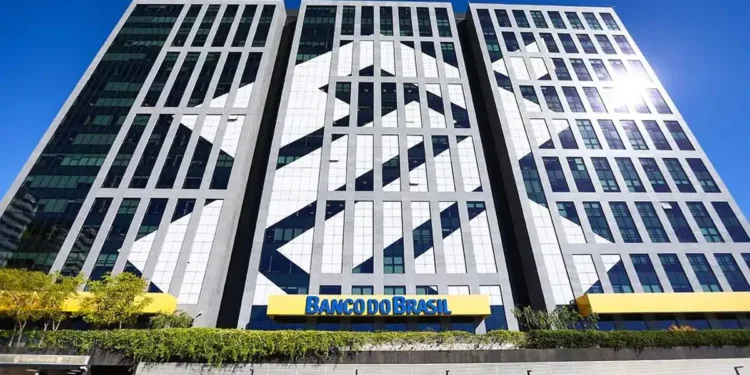 Fachada da sede do Banco do Brasil com logotipo em destaque.