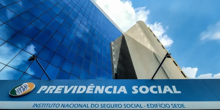 Fachada do edifício-sede da Previdência Social em Brasília.