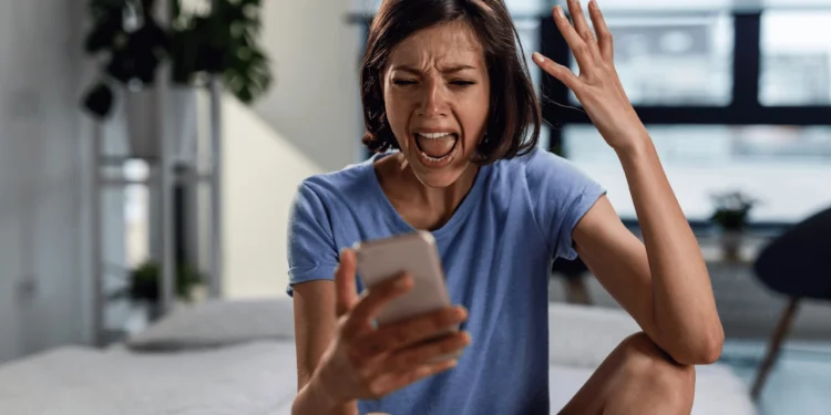 Celular travando? Dicas fáceis para melhorar o desempenho.