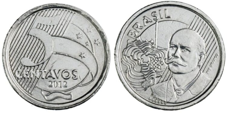 Anverso e reverso de uma moeda de 50 centavos do ano de 2012, utilizada para ilustrar as características de um exemplar valioso.