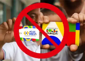 Cartões do programa Pé-de-Meia e Bolsa Família com símbolo de proibição, indicando a suspensão em caso de agressão contra professores.