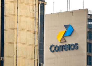 Sede dos Correios em Brasília, símbolo da estatal que enfrenta crise e atraso nas convocações de concursados.