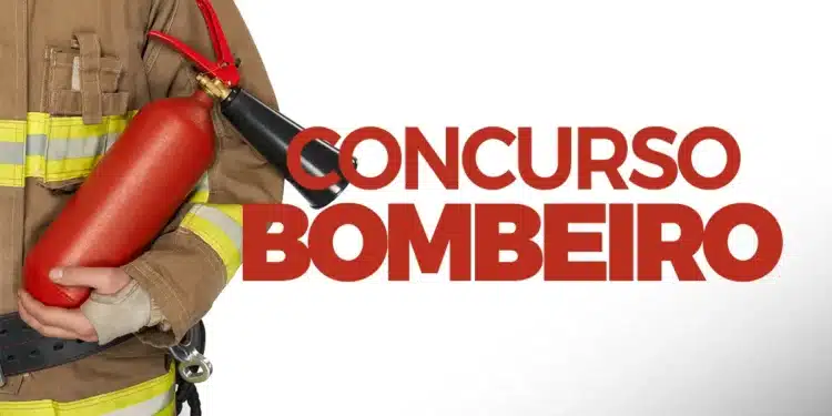 Bombeiro segurando extintor de incêndio vermelho com uniforme operacional completo