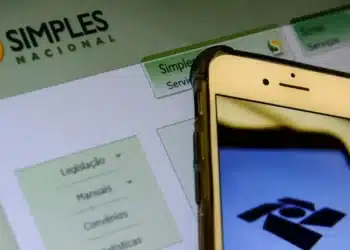 Imagem ilustrando o site Simples Nacional e o aplicativo de pagamento do DAS para MEIs com destaque para o ícone da Receita Federal.