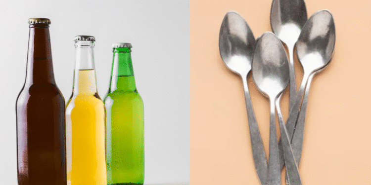 Imagem dividida, com um copo de refrigerante com gelo à esquerda e um punhado de colheres de metal à direita, com um fundo claro.
