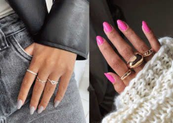 Duas mãos exibindo diferentes estilos de anéis: à esquerda, anéis de prata com esmalte cinza; à direita, anéis dourados com esmalte pink.