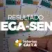 Pessoa preenchendo volante da Mega-Sena com destaque para o texto 'Resultado Mega-Sena' das Loterias Caixa