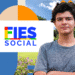 Jovem estudante confiante com logo do Fies Social representando oportunidades educacionais