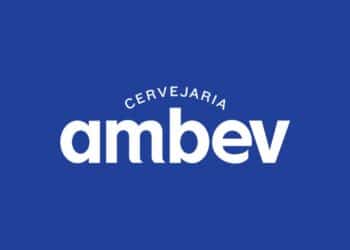 Logo da Cervejaria Ambev com fundo azul, destacando a marca de bebidas líder no Brasil