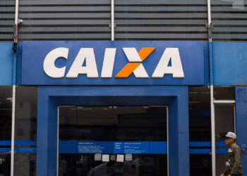 Fachada de agência da Caixa Econômica Federal.
