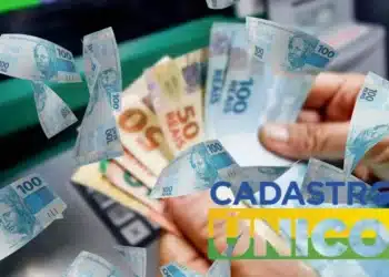 Cadastro único no Brasil com notas de dinheiro representando o benefício do auxílio.