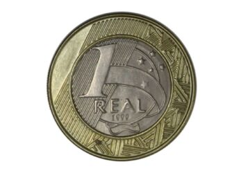 Moeda de 1 real de 1999, destacando os detalhes do desenho e a data.