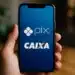 Aplicativo Pix da Caixa exibido em smartphone para solicitação de pagamento