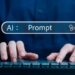 Pessoa digitando em teclado com destaque para campo de prompt de IA.