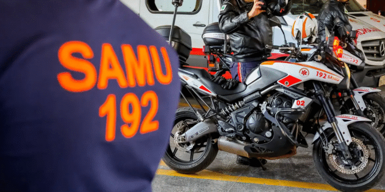 Equipe do SAMU 192 em base operacional representando oportunidade de trabalho no edital