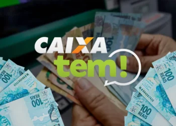 Imagem ilustrativa do aplicativo Caixa Tem, com notas de R$100 e uma pessoa realizando um saque no caixa eletrônico.